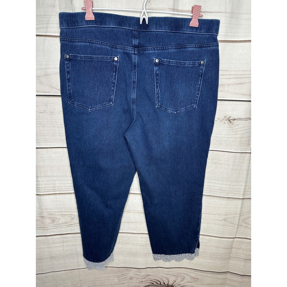 Belle by Kim Gravel Capri Jeans Women 14 Blue Lace Trim Stretch Pull On Denim - Picture 2 of 8